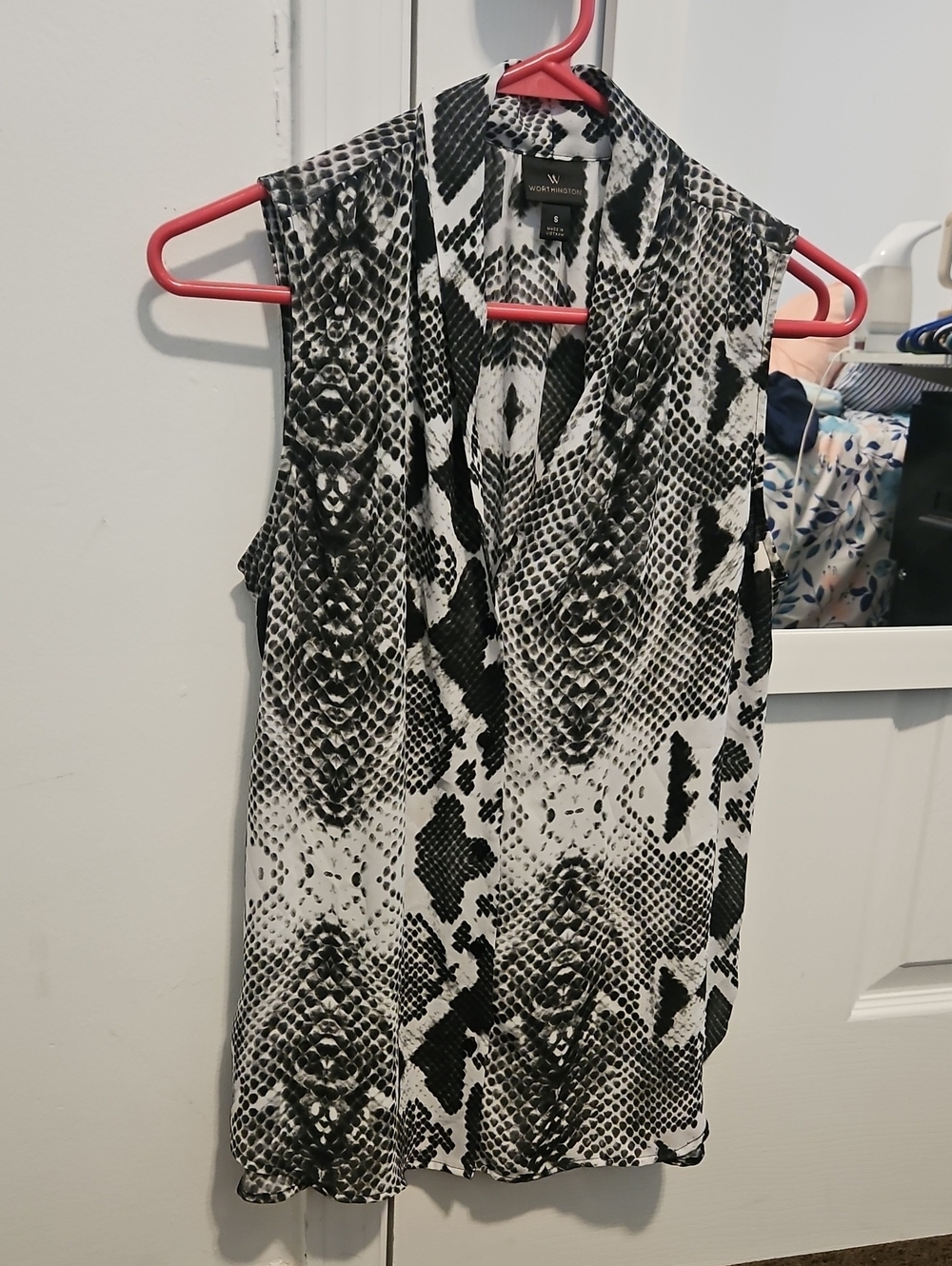 Worthington Black & White Snake-Print Sleeveless Button Up